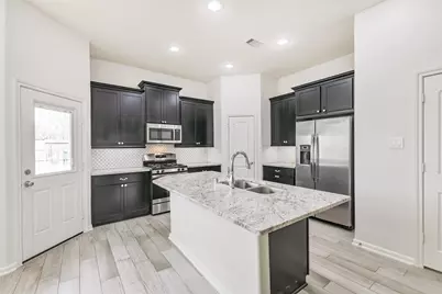 327 Biltmore Loop, Montgomery, TX 77316 - Photo 9