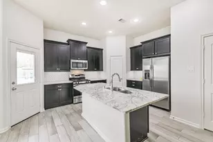 327 Biltmore Loop, Montgomery, TX 77316 - Photo 9