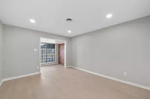 9347 Clearway Dr, Houston, TX 77033 - Photo 5