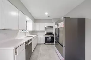 9347 Clearway Dr, Houston, TX 77033 - Photo 7