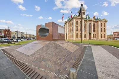 914 E Elm Street, Wharton, TX 77488 - Photo 23