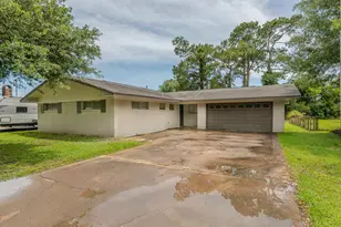 121 Glynn Dr, Bridge City, TX 77611 - Photo 1