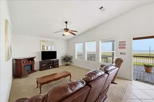 1008 Rollover Cir, Gilchrist, TX 77617 - Photo 3