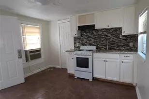 114 Canton St, Houston, TX 77012 - Photo 1