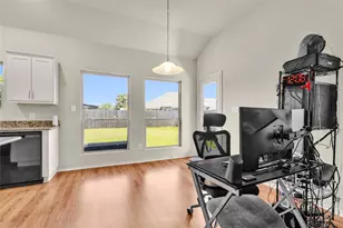 704 Mockingbird St, Navasota, TX 77868 - Photo 13