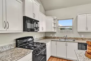 704 Mockingbird St, Navasota, TX 77868 - Photo 11