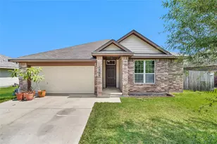 704 Mockingbird St, Navasota, TX 77868 - Photo 1
