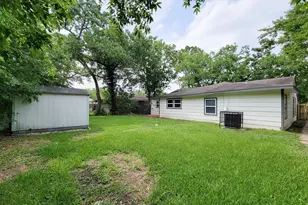 5606 Willow Glen Dr, Houston, TX 77033 - Photo 29