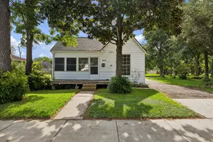 408 S 4th St, La Porte, TX 77571 - Photo 1