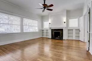 210 Marshall St, Houston, TX 77006 - Photo 9