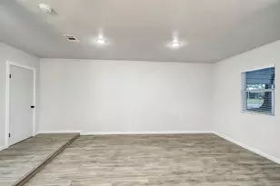 8618 Flossie Mae St, Houston, TX 77029 - Photo 3