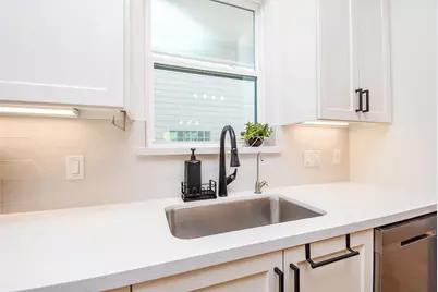 918 W 25th Street #E, Houston, TX 77008 - Photo 15