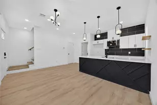 8210 Sterlingshire St, Houston, TX 77078 - Photo 7