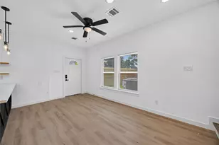 8210 Sterlingshire St, Houston, TX 77078 - Photo 5