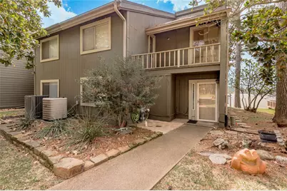 208 Waters, Huntsville, TX 77340 - Photo 3