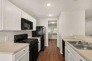 827 Grand Plains Dr, Houston, TX 77090 - Photo 9