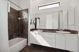 1105 W 21st St, Houston, TX 77008 - Photo 17