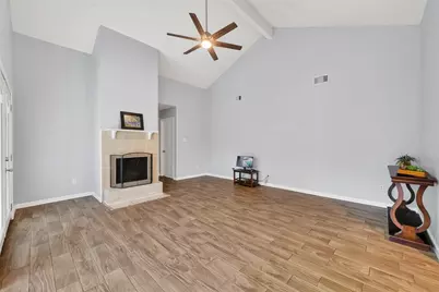 10738 Highland Woods Drive, Sugar Land, TX 77498 - Photo 9