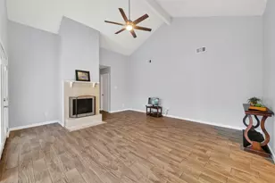 10738 Highland Woods Dr, Sugar Land, TX 77498 - Photo 9