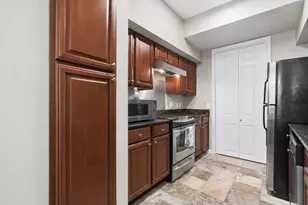 7575 Kirby Dr, Houston, TX 77030 - Photo 19