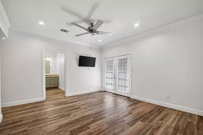 11711 Memorial Drive #649, Houston, TX 77024 - Photo 17