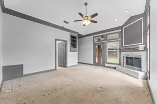 8122 Meadow Crest St, Houston, TX 77071 - Photo 13