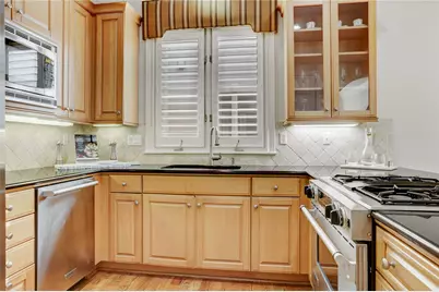 130 Oak Place Drive, Houston, TX 77006 - Photo 9