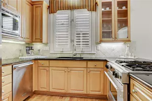 130 Oak Pl Dr, Houston, TX 77006 - Photo 9