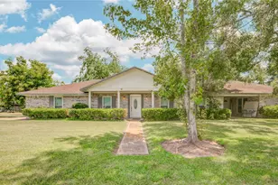 102 S Bow Dr, Jones Creek, TX 77541 - Photo 1