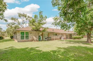 102 S Bow Dr, Jones Creek, TX 77541 - Photo 9