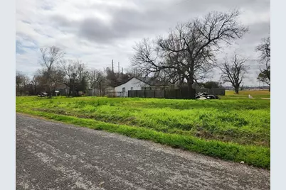 1303 2nd Avenue S, Texas City, TX 77590 - Photo 3