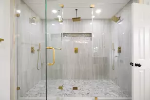 8202 Glencrest St, Houston, TX 77061 - Photo 5