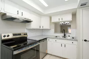 9656 Westview Dr, Houston, TX 77055 - Photo 17