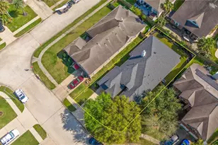 2105 Forest Glen Ln, Kemah, TX 77565 - Photo 9