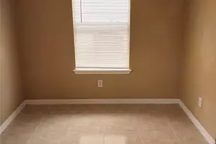 10802 Meadow Walk Ln, Houston, TX 77067 - Photo 9