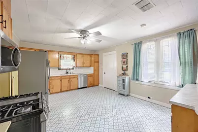 403 E 7th Street, Flatonia, TX 78941 - Photo 11