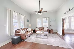 403 E 7th St, Flatonia, TX 78941 - Photo 5