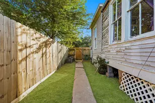 1727 Ursuline St, Galveston, TX 77550 - Photo 33