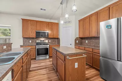 1069 Shadow Glenn Drive, Conroe, TX 77301 - Photo 3