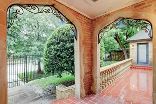 1903 W Walker St, Houston, TX 77019 - Photo 7