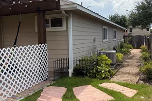 11042 WARATH Oak Ct, Houston, TX 77065 - Photo 13