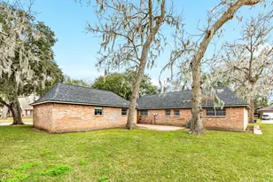 200 Wentworth Dr, West Columbia, TX 77486 - Photo 9