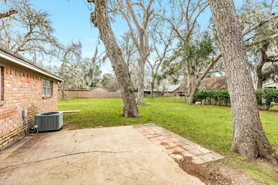 200 Wentworth Dr, West Columbia, TX 77486 - Photo 11