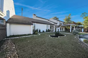 10743 Boardwalk St, Houston, TX 77042 - Photo 3