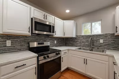 1009 W Snyder Street, Alvin, TX 77511 - Photo 5