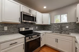 1009 W Snyder St, Alvin, TX 77511 - Photo 5