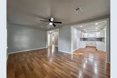 1009 W Snyder Street, Alvin, TX 77511 - Photo 3