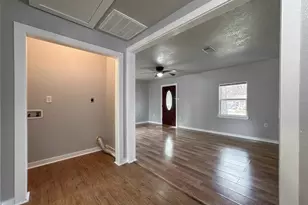 1009 W Snyder St, Alvin, TX 77511 - Photo 11