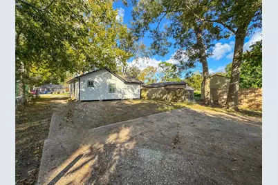 1009 W Snyder Street, Alvin, TX 77511 - Photo 17