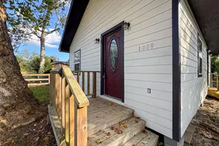 1009 W Snyder St, Alvin, TX 77511 - Photo 21